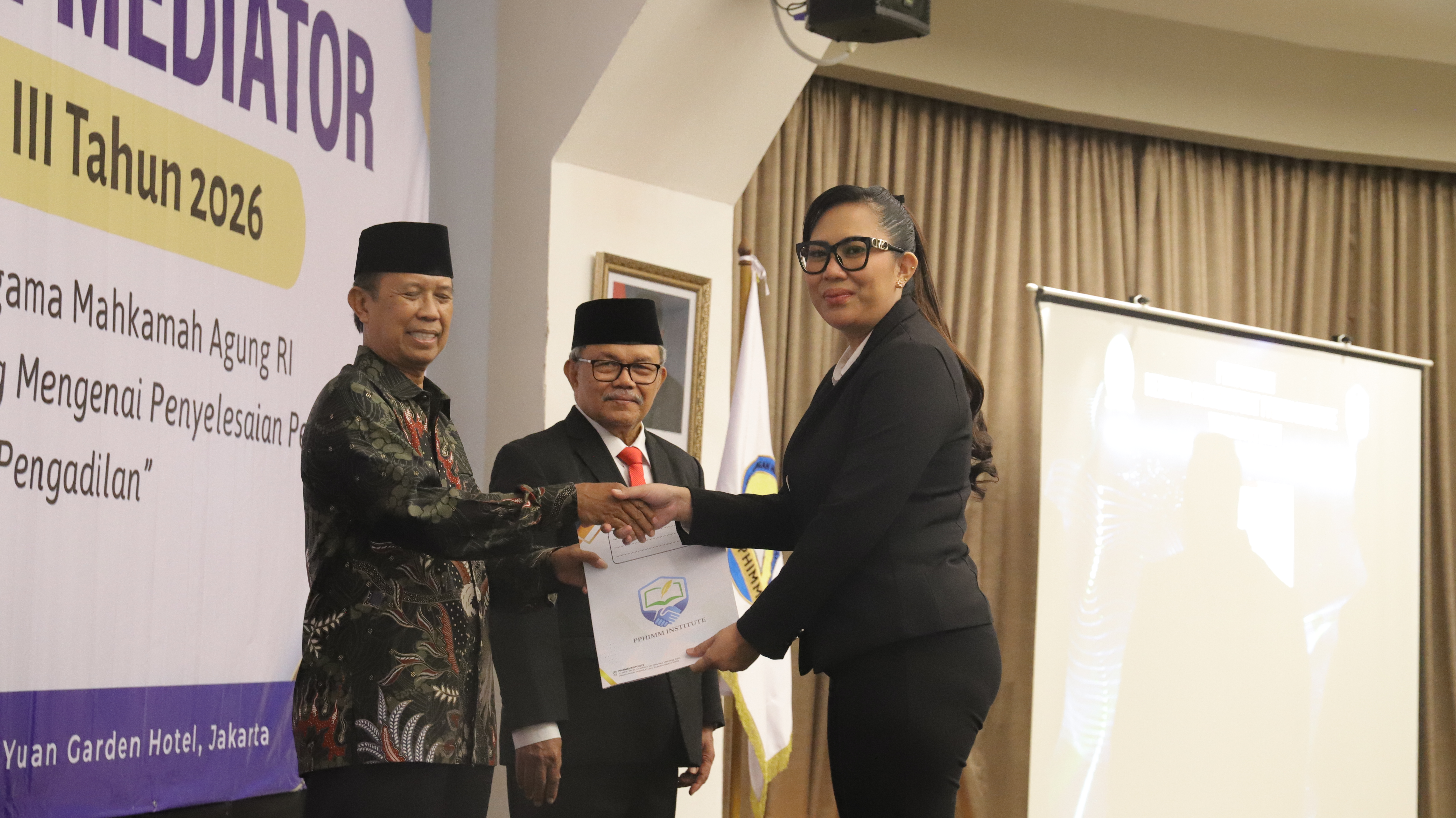 Pengukuhan Gelombang 1 Penyerahan Sertifikat Mediator